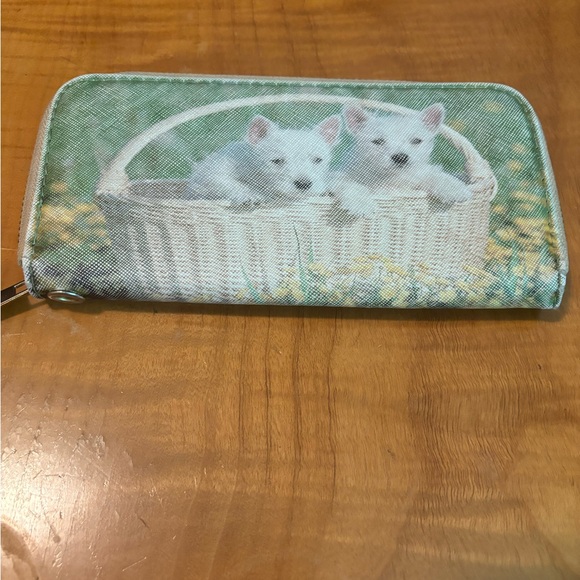 Faux leather zipper wallet. Puppies in a basket on the front and back - Picture 2 of 12
